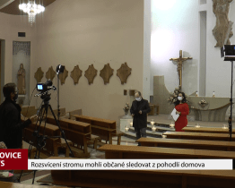 Rozsvícení stromu mohli občané sledovat z pohodlí domova