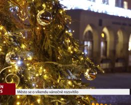 Město se o víkendu vánočně rozsvítilo