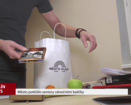 Město potěšilo seniory vánočními balíčky