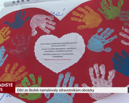 Děti ze školek namalovaly zdravotníkům obrázky