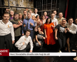 Herci Slováckého divadla stále hrají do zdi