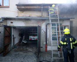 V Malenovicích hořela hospodářská budova