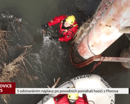 S odstraněním náplavy po povodních pomáhali hasiči z Přerova