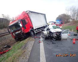 U Újezdce došlo k vážné dopravní nehodě, jeden řidič zemřel