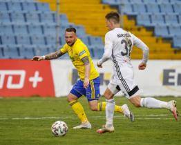 Fotbalisté Zlína podlehli Karviné, Slovácko otočilo zápas v Opavě