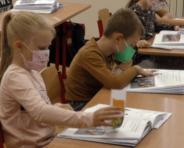 Část žáků se vrátila do škol