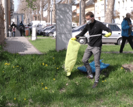 Den Země slavili úklidem města