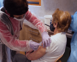 Na očkování proti covidu se mohou zaregistrovat lidé 60+