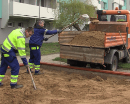 Město připravuje dětská hřiště na sezónu