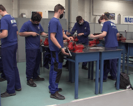 Radost z návratu studentů SPŠOA do učeben a hal  