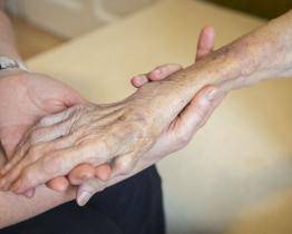 Ode dneška se ruší zákaz návštěv v nemocnicích