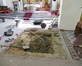 Archeologové v kostele objevili hrob starý 300 let