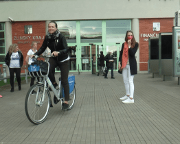 Zaměstnanci městského úřadu vyměnili košile za dresy