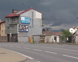 V Uherském Hradišti byl zdemolován problematický dům v Rybárnách