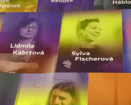 Spisovatelé besedují se studenty on-line