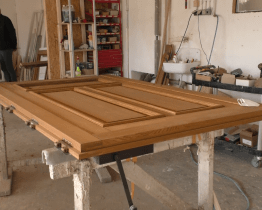 Dveře do radnice putovaly na renovaci