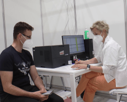 Hejtman Radim Holiš se nechal očkovat proti covidu-19