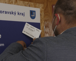 V očkovacím centru přibyla nástěnka se vzkazy