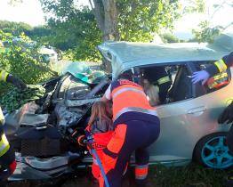 Zaklíněnou řidičku vyprošťovali hasiči