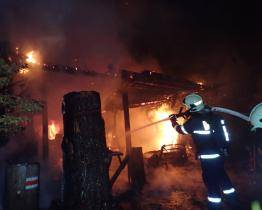 Devět hasičských jednotek zasahovalo u požáru na Zlínsku