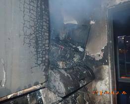 Požár v sedmipatrovém bytovém domě uvěznil imobilního důchodce