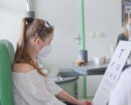 Unikátní operace vrátila zrak dvacetileté dívce