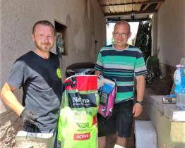 Slovácké divadlo pomáhá ve vsi poničené tornádem