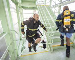 Hasiči obsadili Baťův mrakodrap