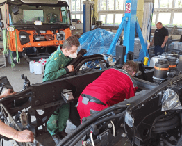 Učni složili nákladní tatrovku