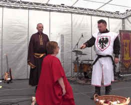 Ostrožský zámek znovuotevřen za zvuku středověkého rocku