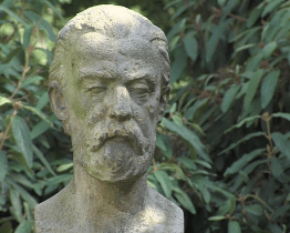 Oprava drobných památek ve Smetanových sadech