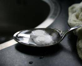 Dealeři prodávali drogy mladistvým i dětem