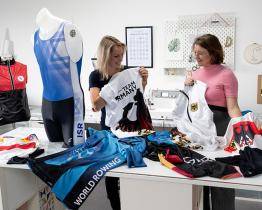 Německé a izraelské olympijské veslaře oblékla zlínská designérka