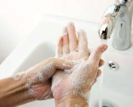 Ve zlínské nemocnici vám předvedou, jak si správně mýt ruce