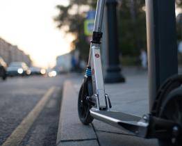 Vedení Zlína není se sdílenými koloběžkami spokojeno