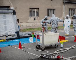 Z domu vyvezli 14 tun chemikálií