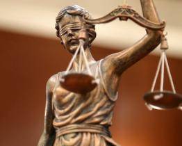 Ivo Valenta se obrací na soud: zrušte šikanu našich dětí!