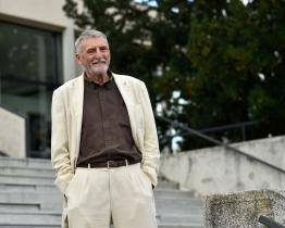 Zmrzlinový kornout v rukou Huby i srbského režiséra