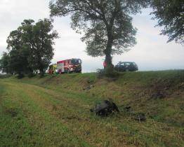 Mladá řidička nezvládla pravotočivou zatáčku. Na místě zemřela