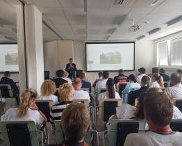 Premiér Babiš navštívil Baťovu nemocnici