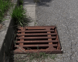 Radnice odkanalizuje staré i nové okrajové ulice dvěma způsoby