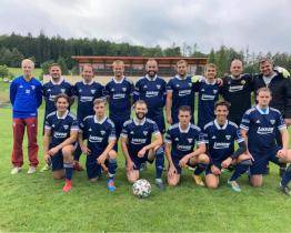 Luhačovičtí fotbalisté mají nové dresy v duchu identity města