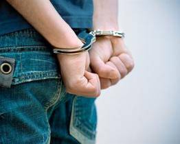 Muž surově zbil přítelkyni. Hrozí mu až deset let za mřížemi