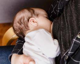 Kojení je pro děti nenahraditelné, vědí v Baťově nemocnici