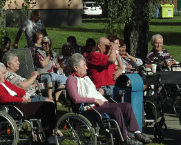 Klienti SENIORU se umí bavit v každém věku