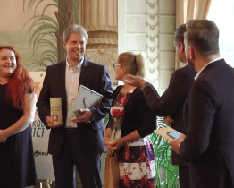 Obce a města a opět soutěžila O keramickou popelnici 