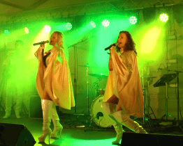 Ostrožským parkem zněly skladby skupin ABBA a Bee Gees