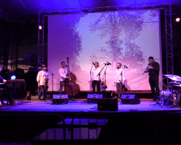 Na závěr sezóny zahrála Hrubá hudba a Tata Bojs