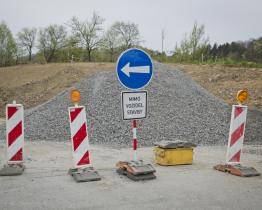 Oprava důležitého dopravního úseku mezi Kojetínem a Bojanovicemi se stihne ještě letos