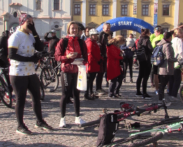 Uzavírání cyklostezek doprovodila hudba i tombola